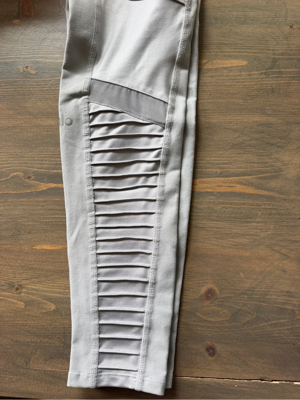 ALO Yoga Ribbed Detail High-Waist Jeggings - Light Gray